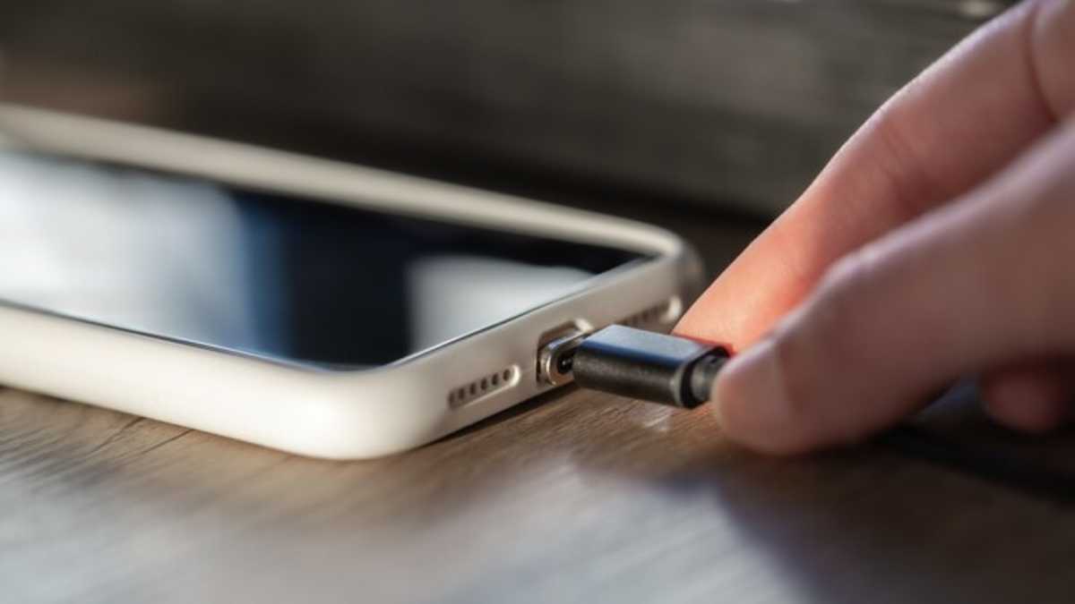 A Diferença Crucial Entre Carregadores Originais e Falsos para iPhone