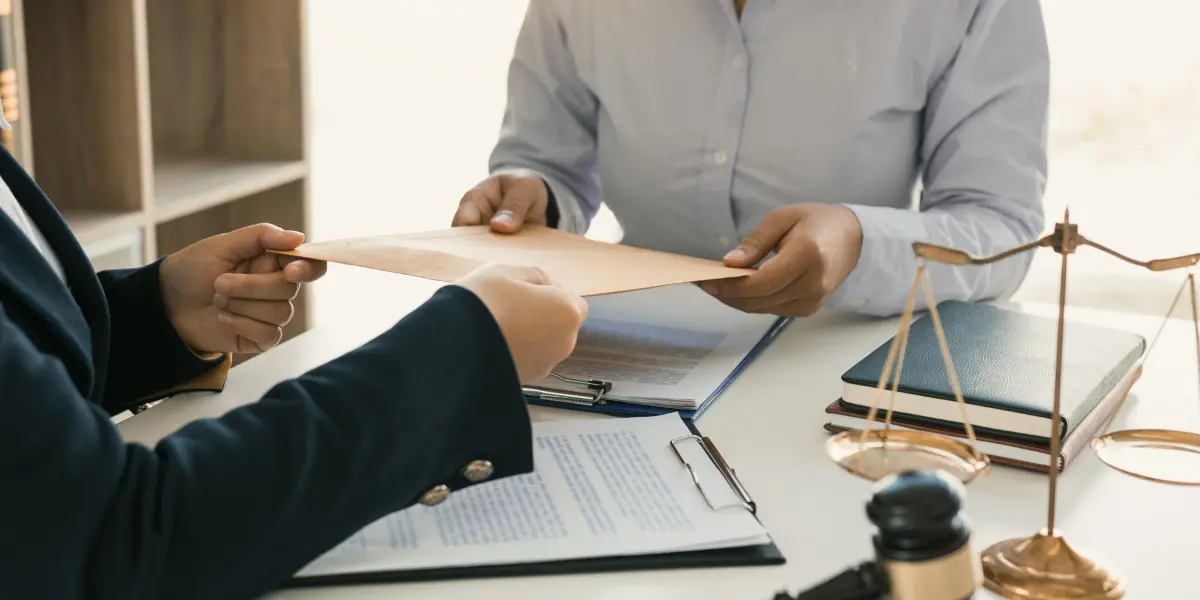 Como escolher o escritório de advocacia certo para o seu caso