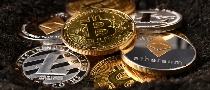 Bitcoin sobe 13% em julho; veja altcoins com potencial